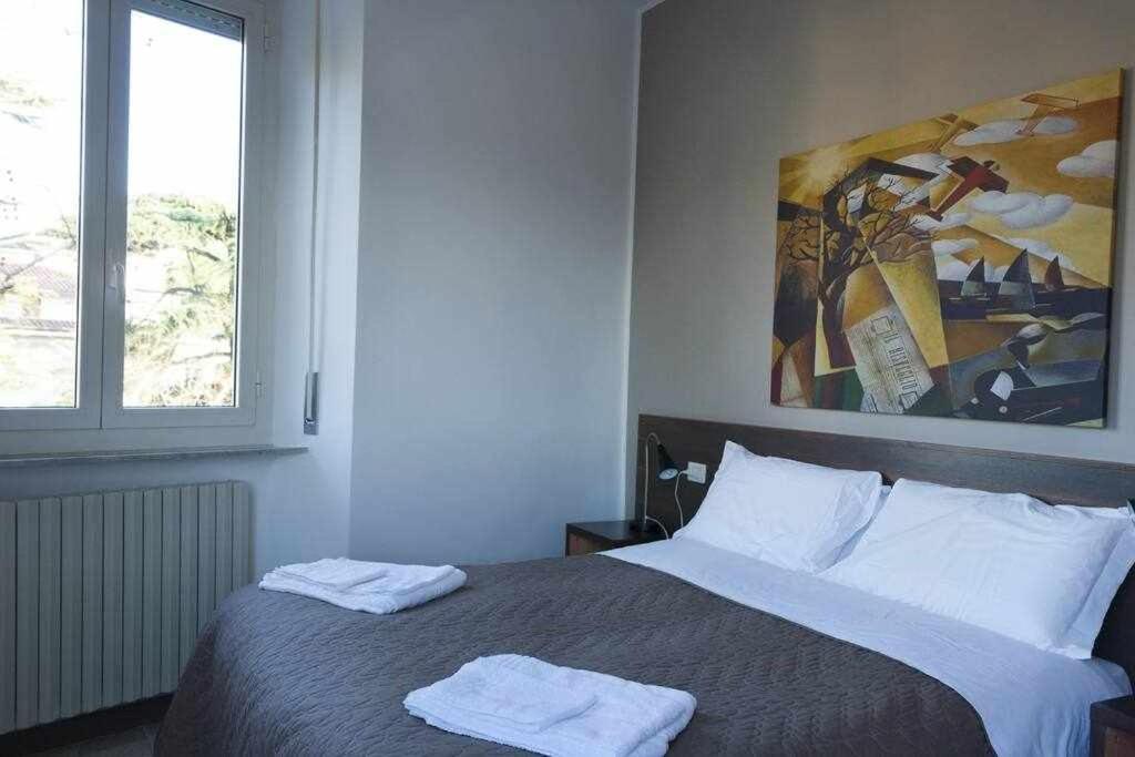 Ospitaci Appartamenti Viale Mezzetti โฟลีโญ ภายนอก รูปภาพ