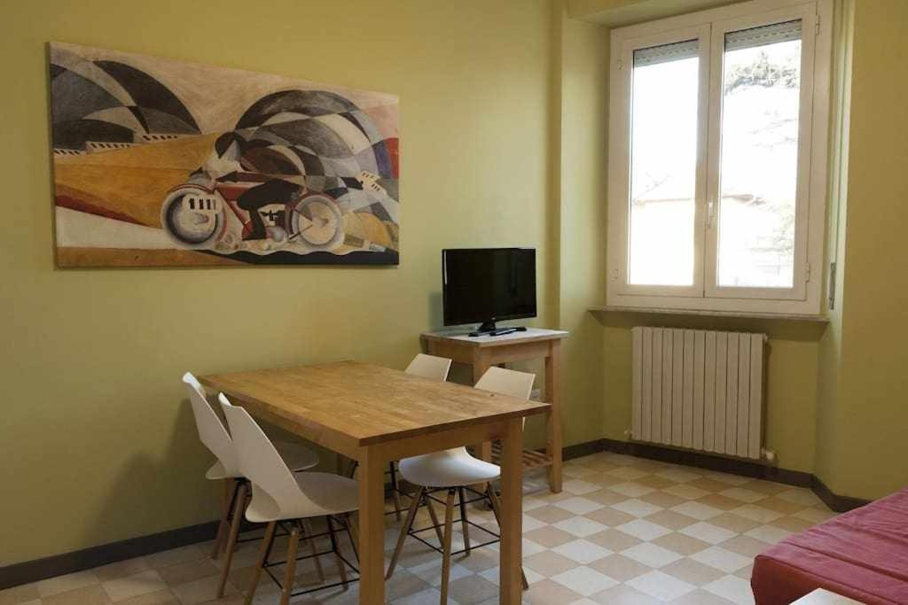 Ospitaci Appartamenti Viale Mezzetti โฟลีโญ ภายนอก รูปภาพ