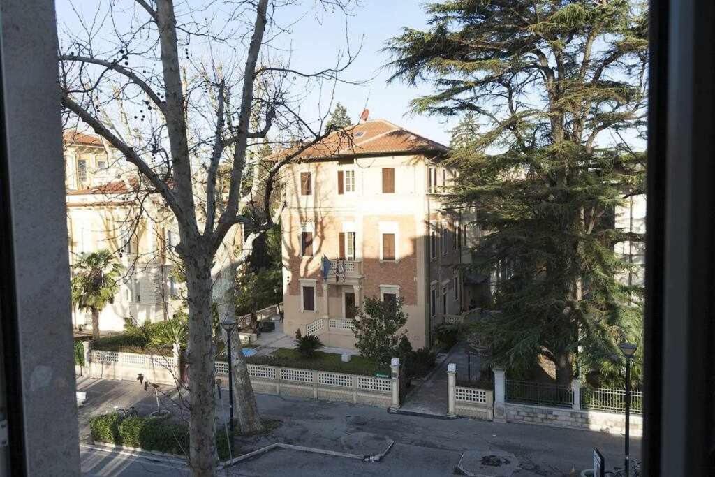 Ospitaci Appartamenti Viale Mezzetti โฟลีโญ ภายนอก รูปภาพ